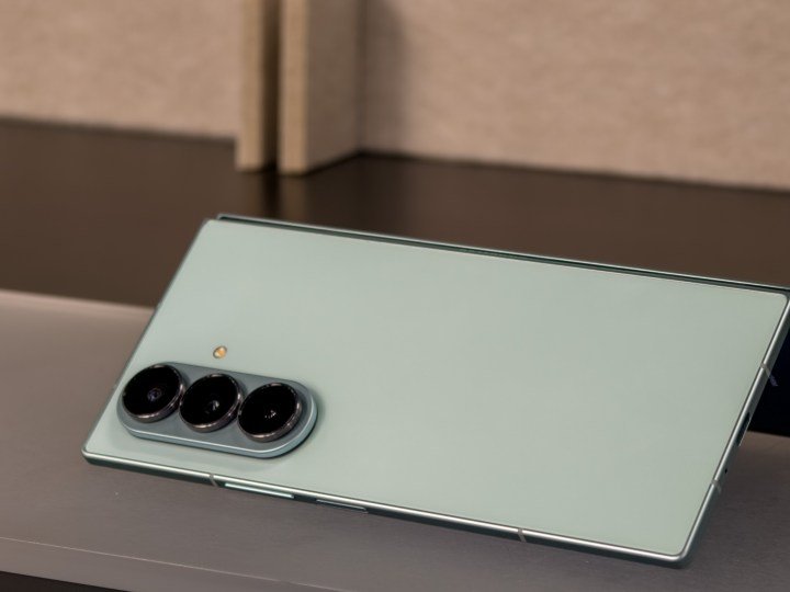 Galaxy Z Fold 7 in Mint