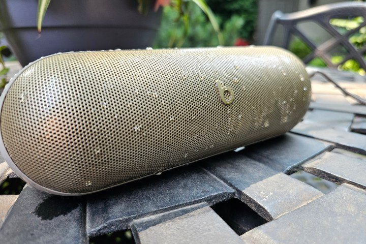 Beats Pill (2024) in Champagne/Gold.