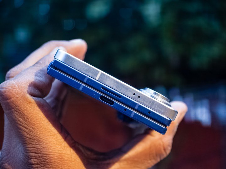 Galaxy Z Fold 7 and Galaxy S25 Edge thickness comparison