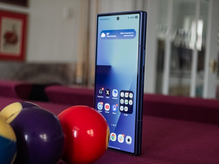 The Galaxy Z Fold 7 Cover Screen
