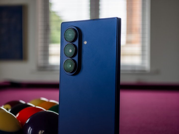 The Galaxy Z Fold 7 cameras close up