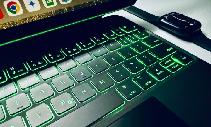 Keycaps on the ESR Rebound Magnetic keyboard for the iPad.