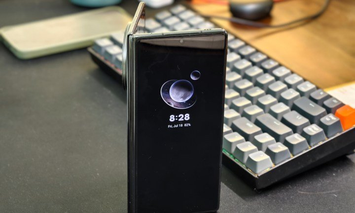 Cover screen on Vivo X Fold 5 foldable phone.