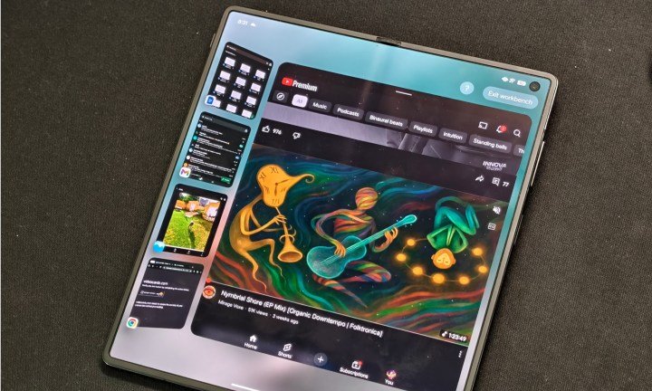 App multitasking on Vivo X Fold 5 foldable phone.