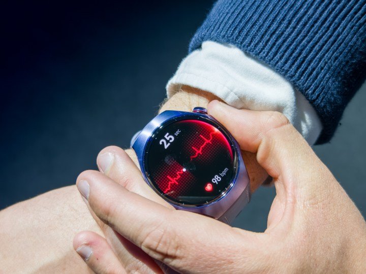 60-second health check in progress on the Huawei Watch 5