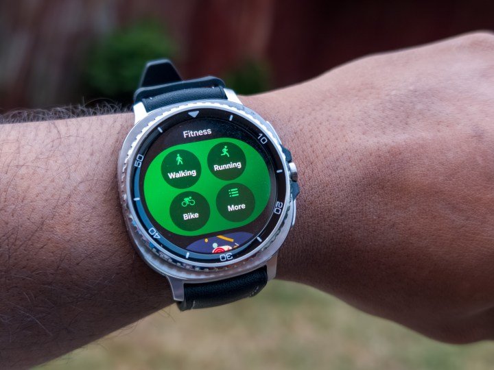 Fitness tile on a Galaxy Watch 8 Classic in Black on a wrist