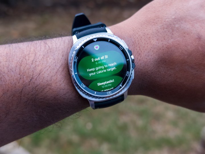 Fitness tile on a Galaxy Watch 8 Classic in Black on a wrist