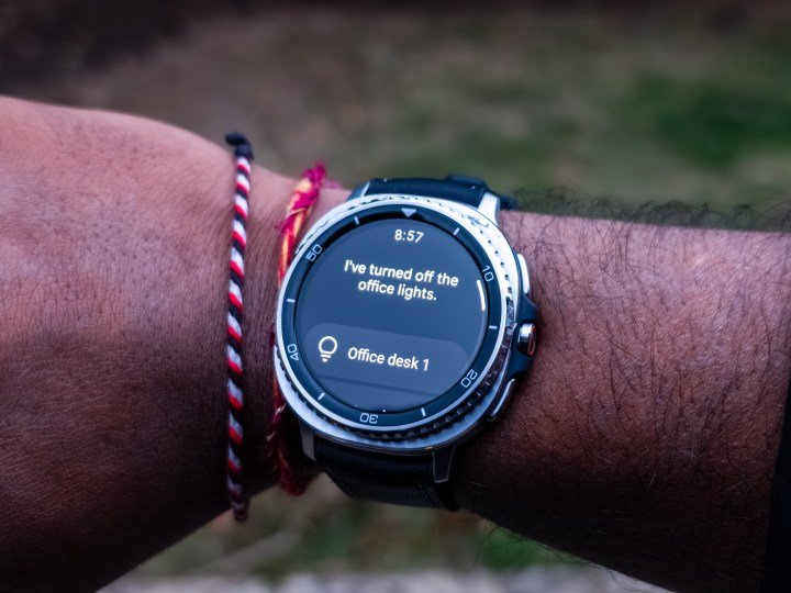 Smart Home command using Gemini on the Galaxy Watch 8 Classic