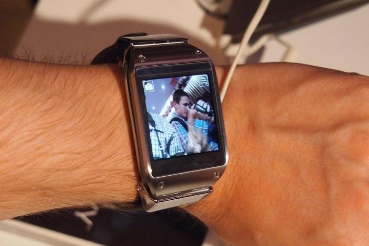 Samsung Galaxy Gear Hands On camera