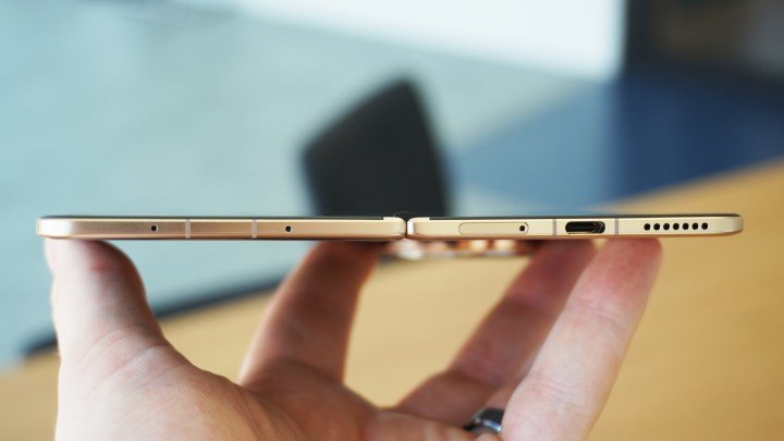 The unfolded side profile of the Honor Magic V5