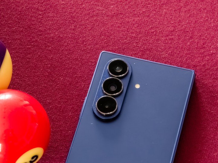 The Galaxy Z Fold 7 cameras close up