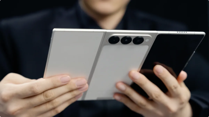 Tecno G Fold tri-fold concept